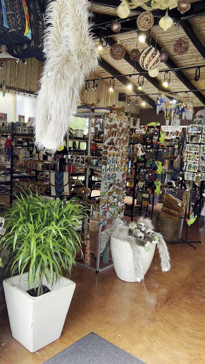 Selva Paraiso Coffeeshop & Souvenir-2